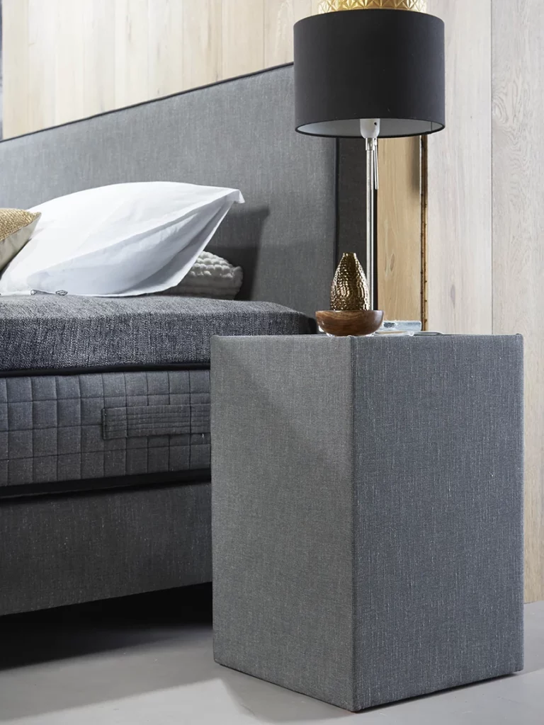 Classico boxspring model met pouffes